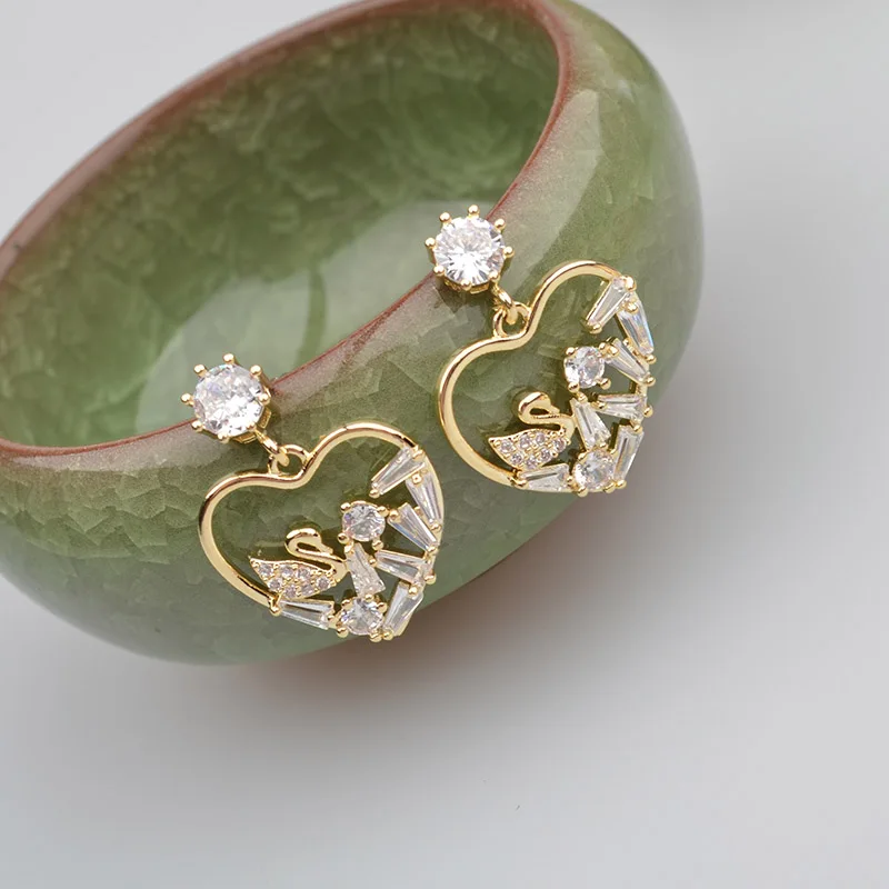 

2020 New Stud Earrings Korea Simple Temperament Swan Earring Wild Beautiful Gift Daily Party
