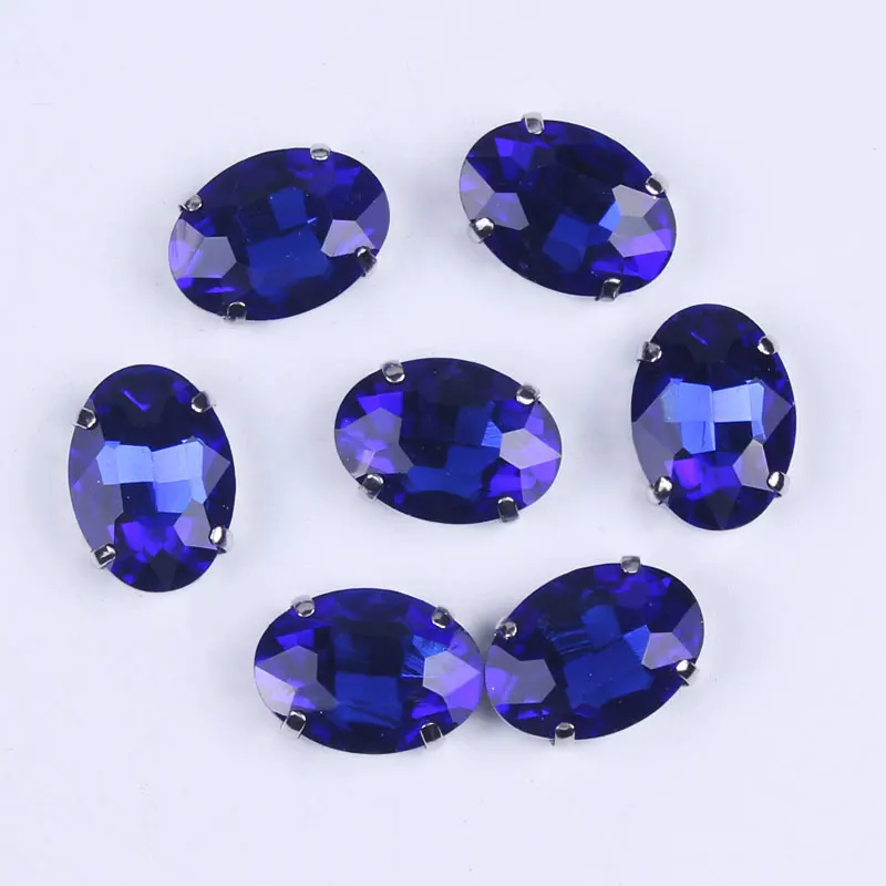 Стразы с овальными когтями Prajna 18 мм пришиты белыми кристаллами стразы