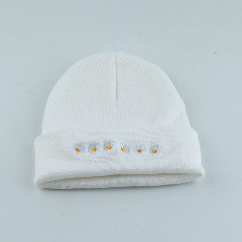 

2020 New Autumn Winter Daisies Flower Hat Warm Knitted Skullies Beanies For Women Fashion Hip-hop Caps