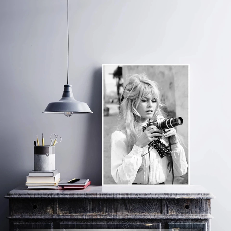 

Girl Painting Camera Posters Figure Pictures Portrait Home Decoration Canvas Nordic Style Wall Artwork Printed For Living Room