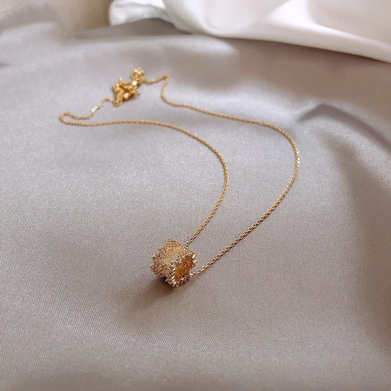 

2020 New fashion contracted fine crystal necklace Small sweet geometric circular shiny Women Short necklace Jewelry