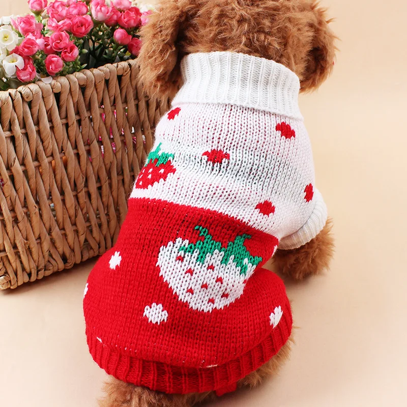 Теплая осенняя и зимняя одежда для собак с отворотом, милый вязаный свитер с рисунком клубники для маленьких собак - Цвет: Red