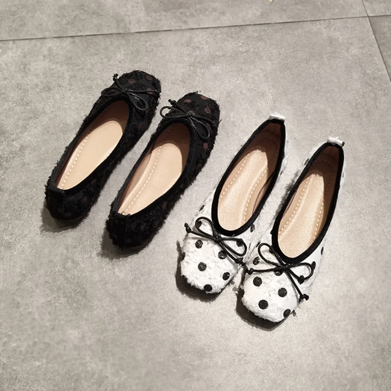 

Spring and Autumn Flat Flat Square Head Shallow Mouth Soft Sole Comfortable European and American Wind Grandmother Suede Shoes