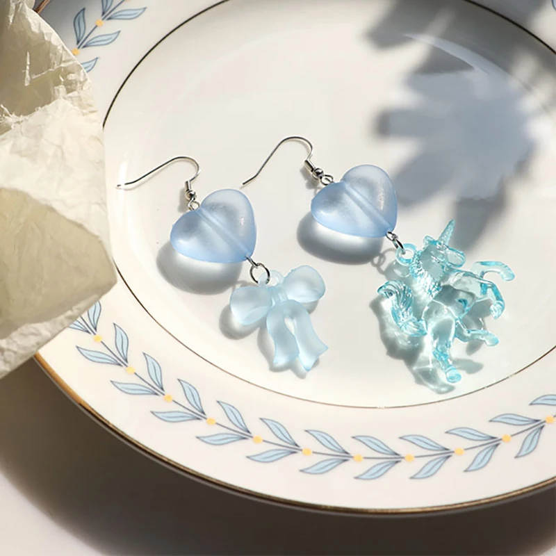 

Женские асимметричные серьги-клипсы в стиле ретро