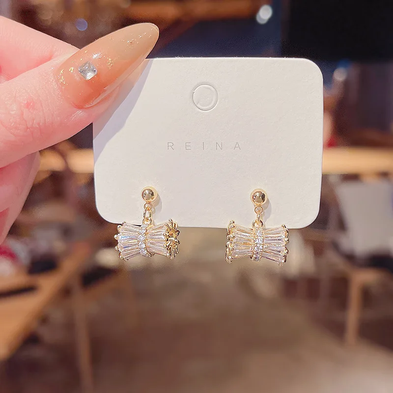 

Korean Style Zircon Geometric Earrings For Women Fashion Shiny 925 Silver Needle Metal Gold Plated Stud Earrings Jewelry Gift