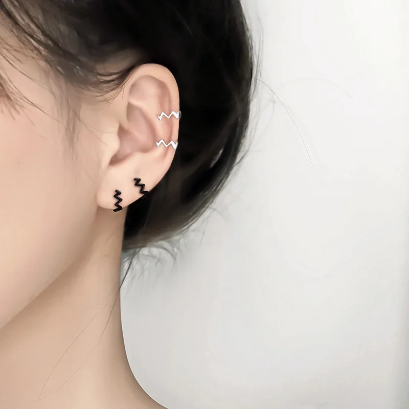 

Корейские серьги-клипсы для женщин, серебристые, черные серьги-каффы для ушей на гусеничном ходу, серьги-гвоздики без пирсинга, пляжные укра...