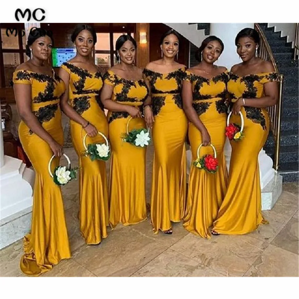 Платье подружки невесты золотисто желтое длинное с черным кружевом короткими