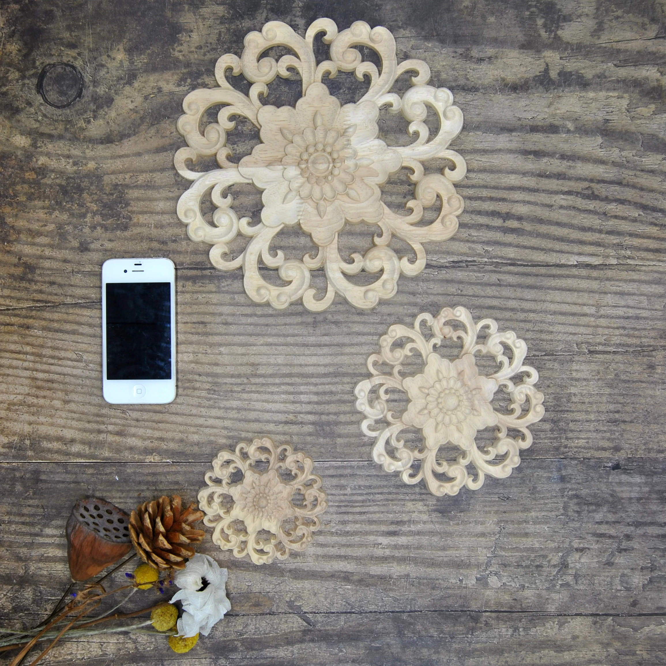 

Nature Rubber Wood Carving Furniture Decoration DIY painted Wood Round Applique Flower Hollow Him Miniature Crafts No.NMHH-002-4