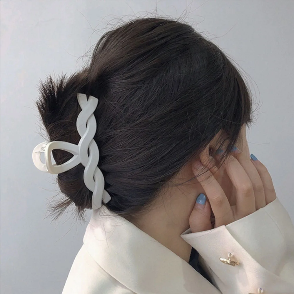 

1PC Korean Solid Large Hair Claws Elegant Matte Hairpins Barrette Crab Hair Clips Headwear for Women Hair Accessories Girls Gift