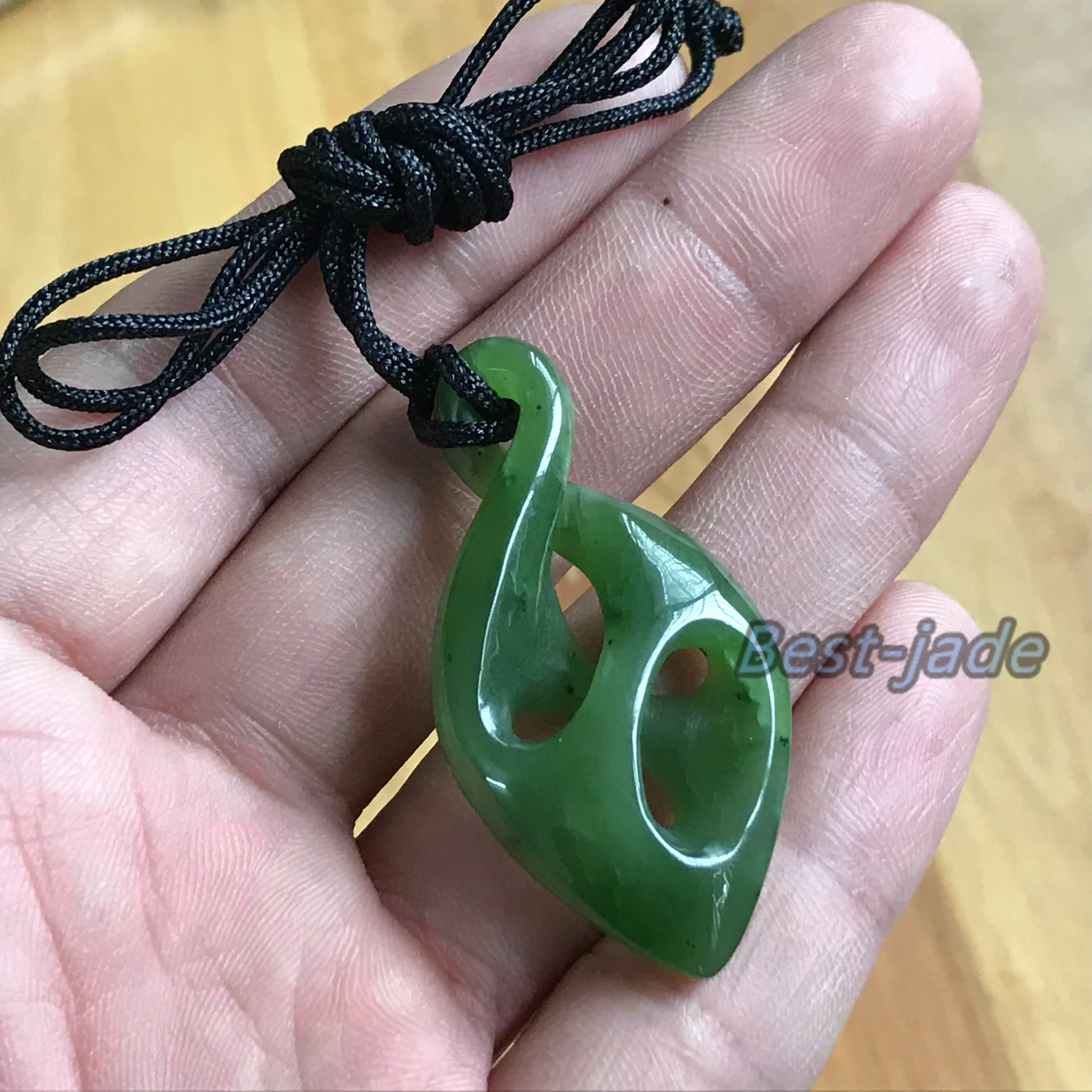 Натуральный зеленый нефритовый кулон в стиле маори NZ POUNAMU ручной резной женский