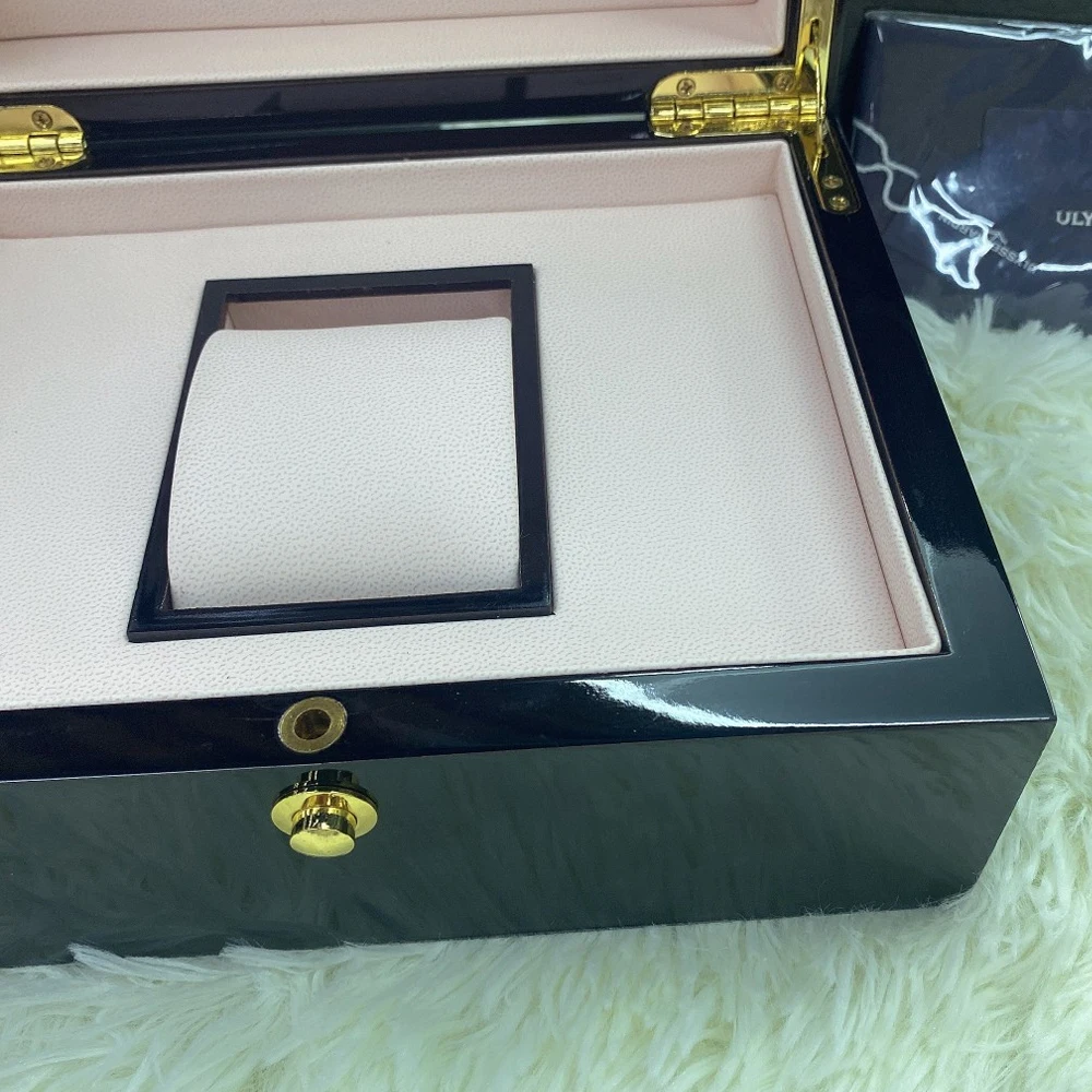 

Top Quality Luxury Woody Watch Boxes for Ulysse Nardin Watch Box Booklet Card Tags Papers In English Men Case Bags Watches