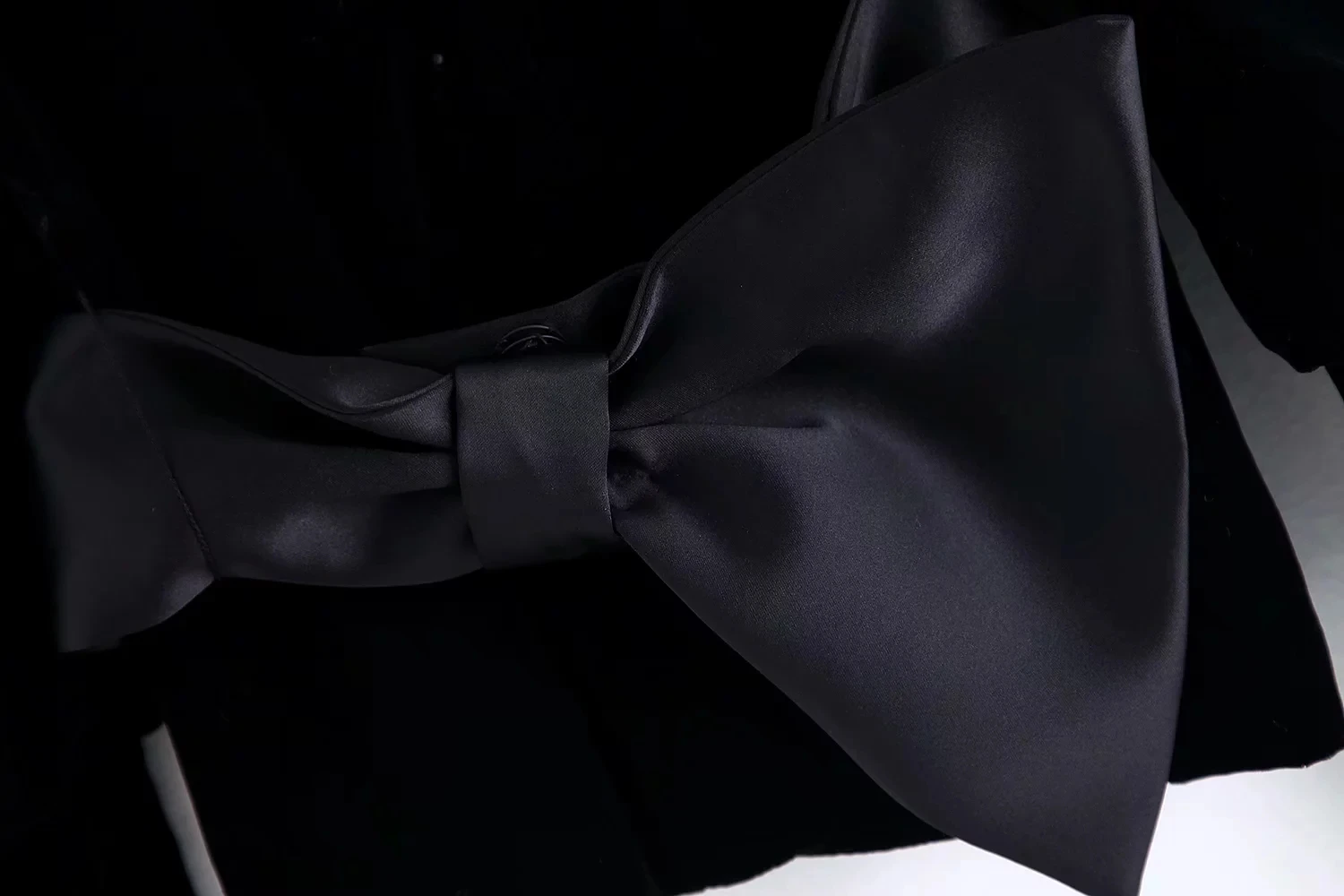 

Vintage V Neck Velvet Jackets Women winter coat Elegant party bow Long Sleeve black Jackets Female casual outwear 2020