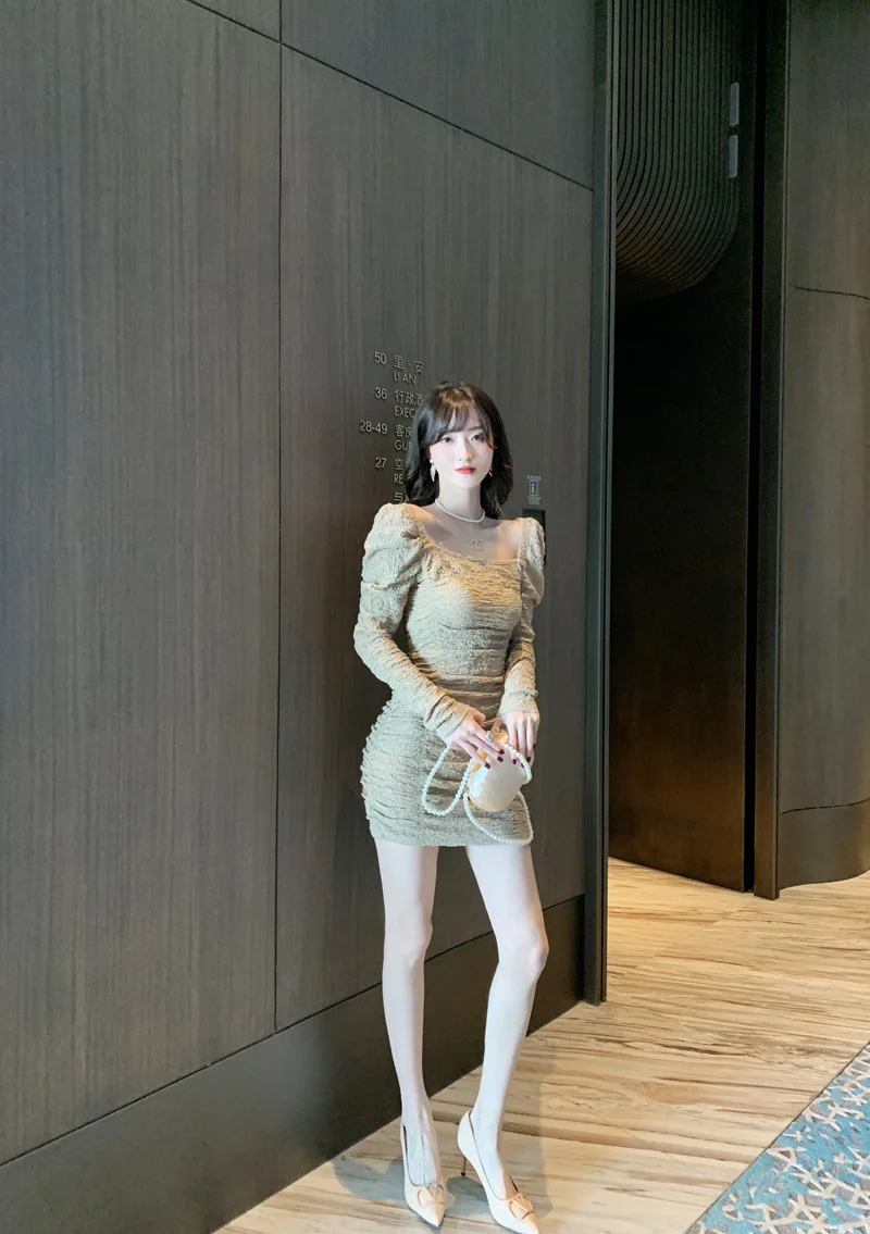 2020 automne nouveau rétro plis mince col carré robe bureau dame Polyester gaine genou-longueur col carré naturel