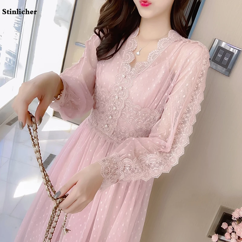 Платье из сетки для женщин моды весны-лета 2020 года с V-образным вырезом, декорированное кружевом и полосками с точками, элегантное длинное вечернее платье для вечеринок.