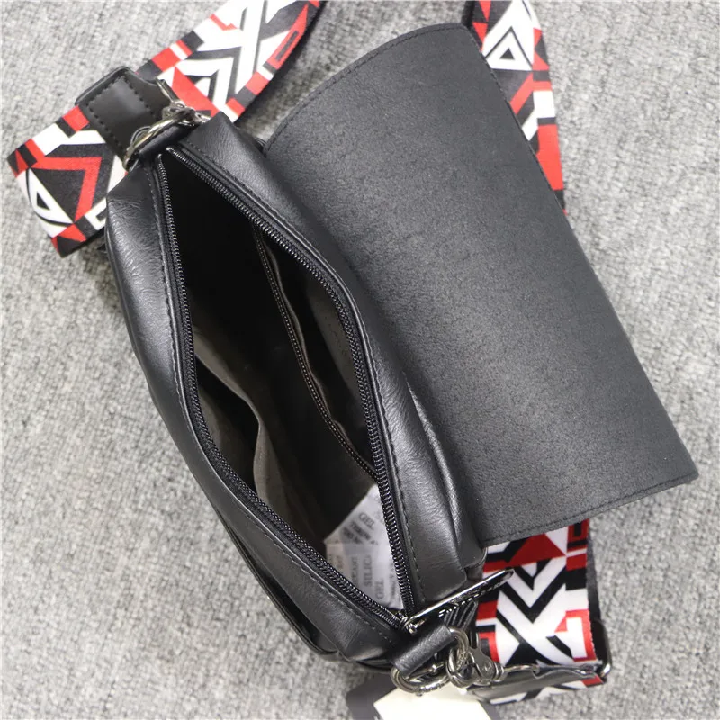 

Vintage Strap Men Shoulder Bag Hip Hop Korean Casual Shoulder Bag Minimalist Fashion Bolsos Para Hombre Crossbody Bag DE50NDJ
