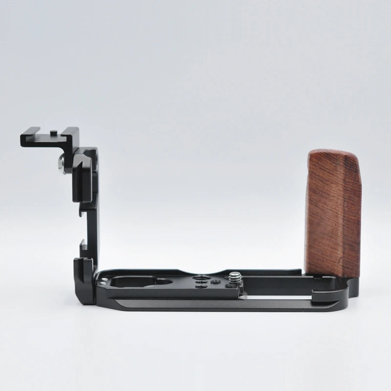 

Quick Release Shaped Plate Holder Wooden Handle Protective Hand Grip Camera Bracket with Cold Hot Boot for Fuji X-A7 XA7