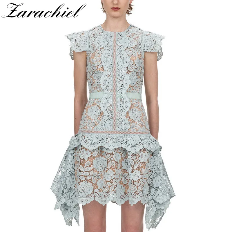 Женское кружевное мини платье с рукавом бабочкой подиумное облегающее