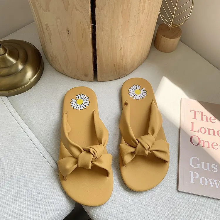 Sandals Female Fashion Cross Slippers Wild Flat Beach Slippers Breathable and Lightweight Non-Slip  Women's Shoes