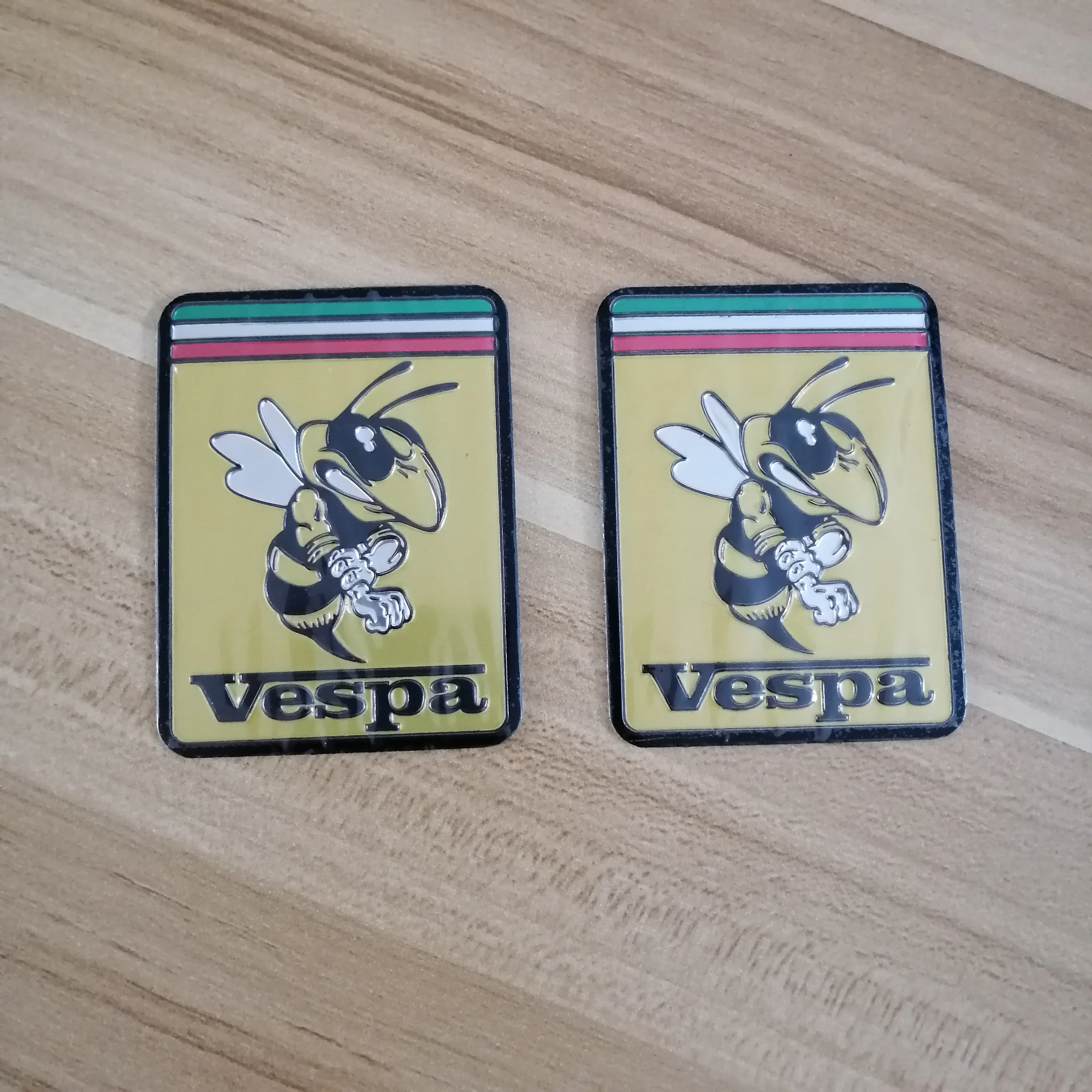 

3D Motorcycle Decal Flag Bee Stickers Case for PIAGGIO VESPA GTS150 GTS 250 GTS300 GTS GTV 150 125 250 300 300ie