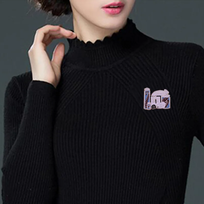 Эмалированная брошь в виде мокрого образца с изображением осьминога щупальца