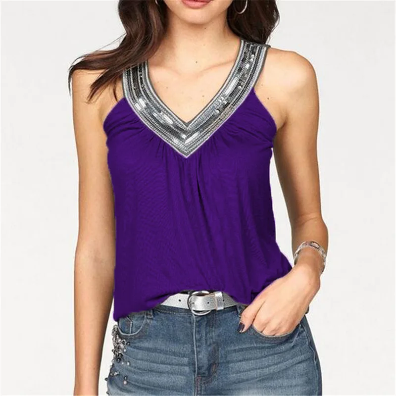 Женская модель Сексуальная футболка с V образным вырезом и бисером