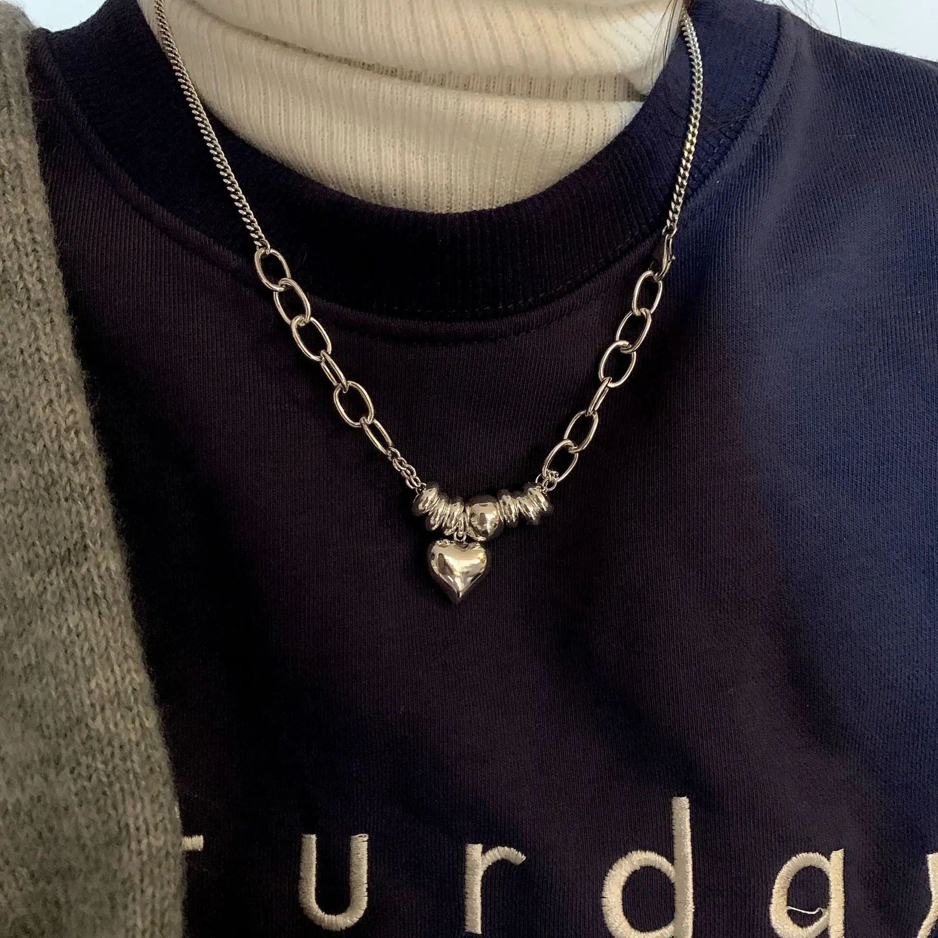 

Ожерелье из стерлингового серебра S925 пробы для женщин, ожерелье в ретро-стиле с любовным сердцем, простая цепочка до ключиц, ювелирные издел...