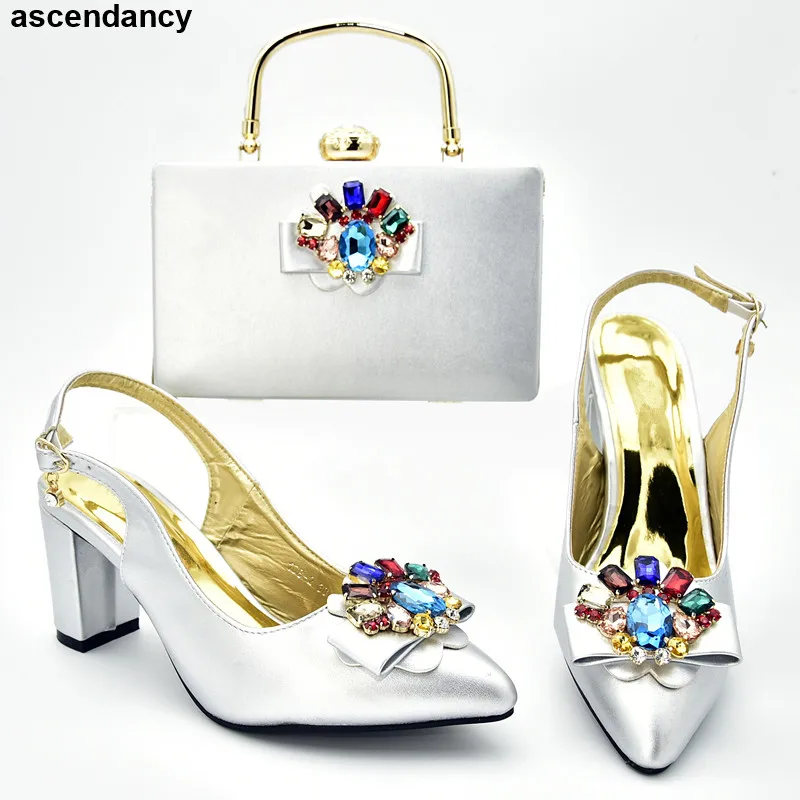 Последняя мода Летние туфли на высоком каблуке для женщин Комплект из туфель и
