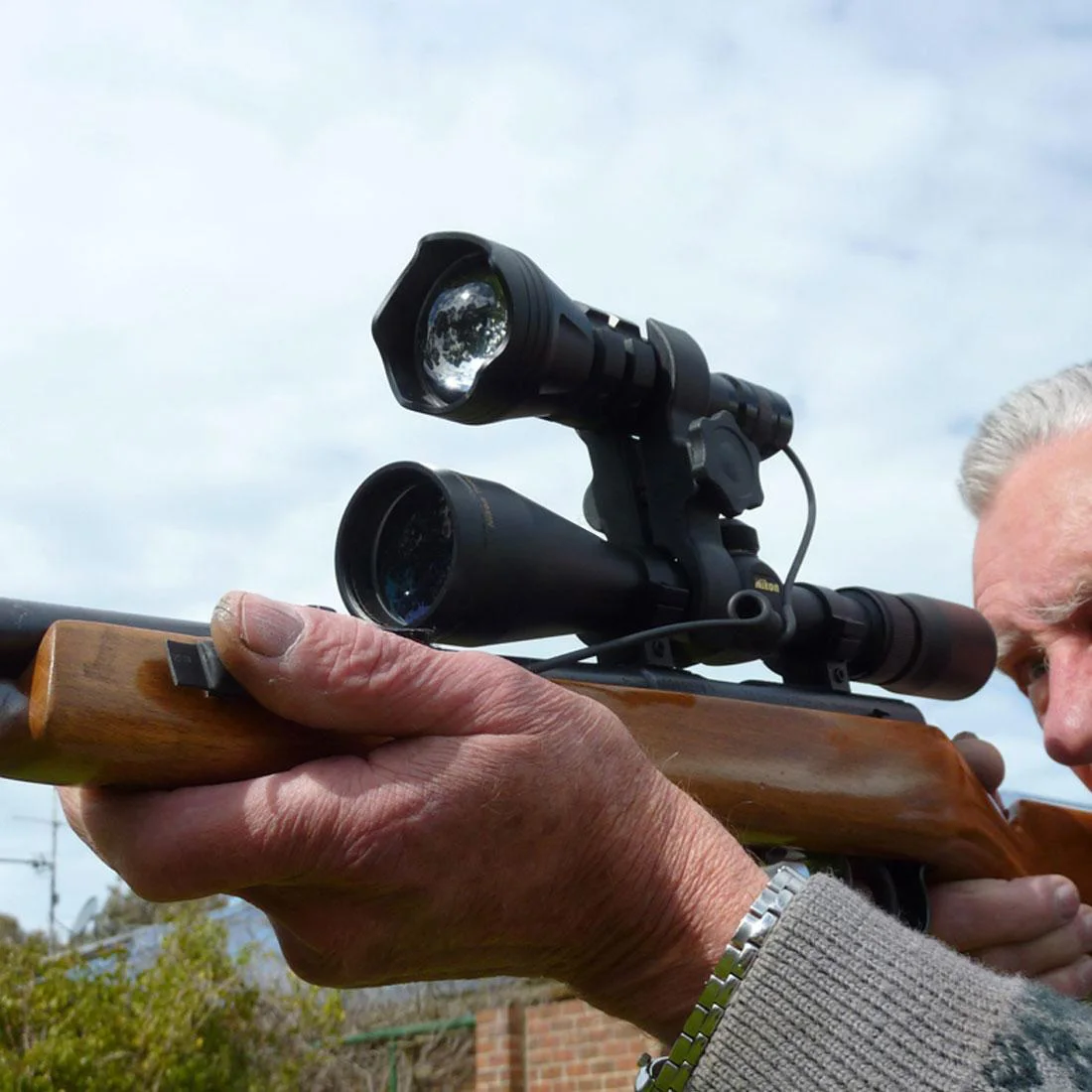 

Hunting Flashlight XM-L2 U4 Red / Green / White Led 900LM 5 Modes Zoomable Waterproof Torch + Remote Pressure Switch