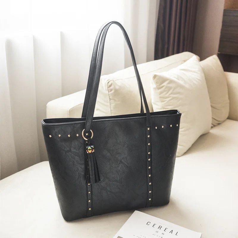 

Ladies Fashion Retro Rivet Large Capacity Shoulder Tote Bag Casual Zipper Shopping Travel Mobile Phone Handbag Purses