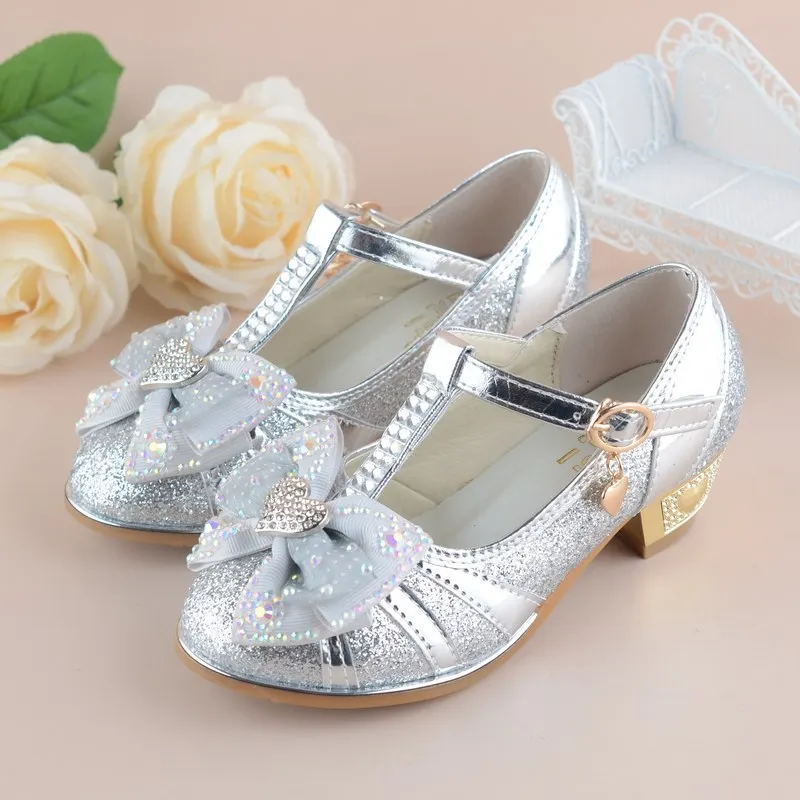 Туфли девочке 10 лет. Туфли детские на каблучке. Туфли для девочки нарядные. Красивые туфли для девочек. Туфли для девочек.