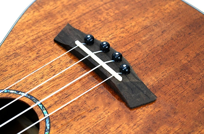 Укулеле 23 дюйма полностью солидный концертный красно красный глянцевый мини