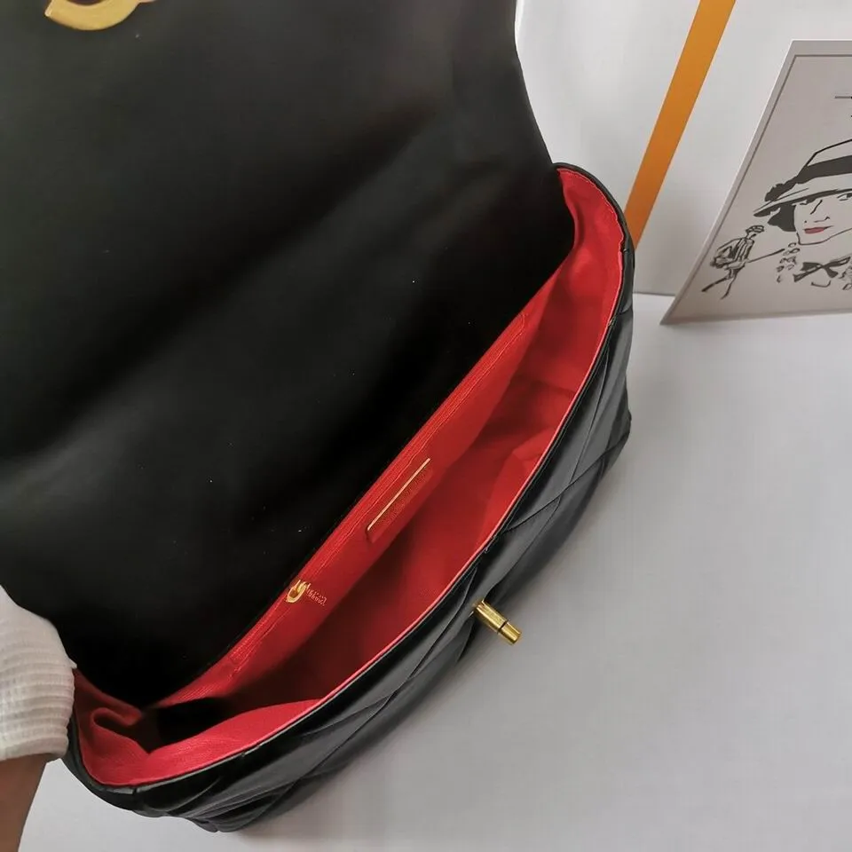 

Famous luxury brand ladies chain shoulder bag top designer brand leather buckle small square bag