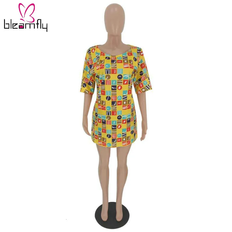Осеннее женское платье с коротким рукавом и буквенным принтом облегающее мини