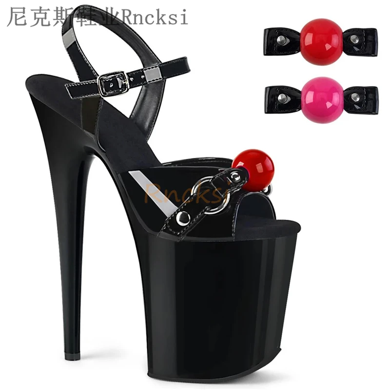 

There is a big round bead shoe in front of Rncksi 20cm ultra-high heel sandals, which is used for clown performance