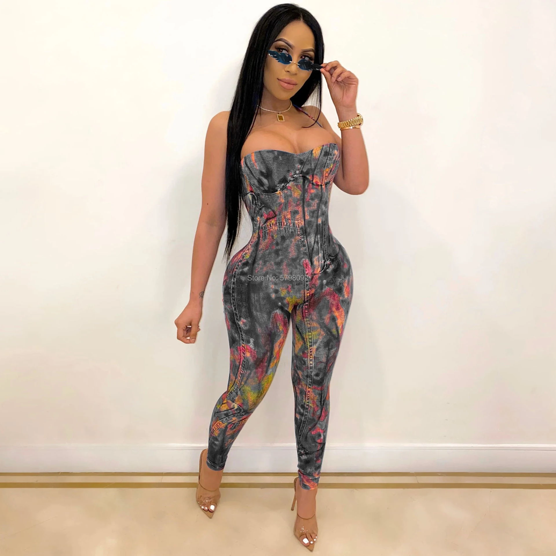 Комбинезон женский джинсовый с открытой спиной и принтом граффити | Женская