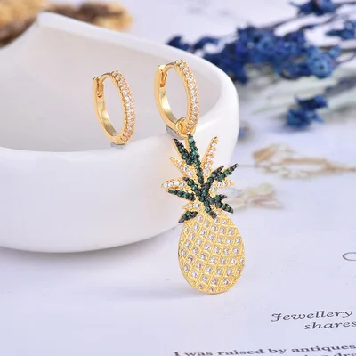 

Асимметричные серьги в виде ананаса с бриллиантами для женщин и девушек, милые серьги-кольца в виде фруктов, блестящие Висячие серьги-гвозд...