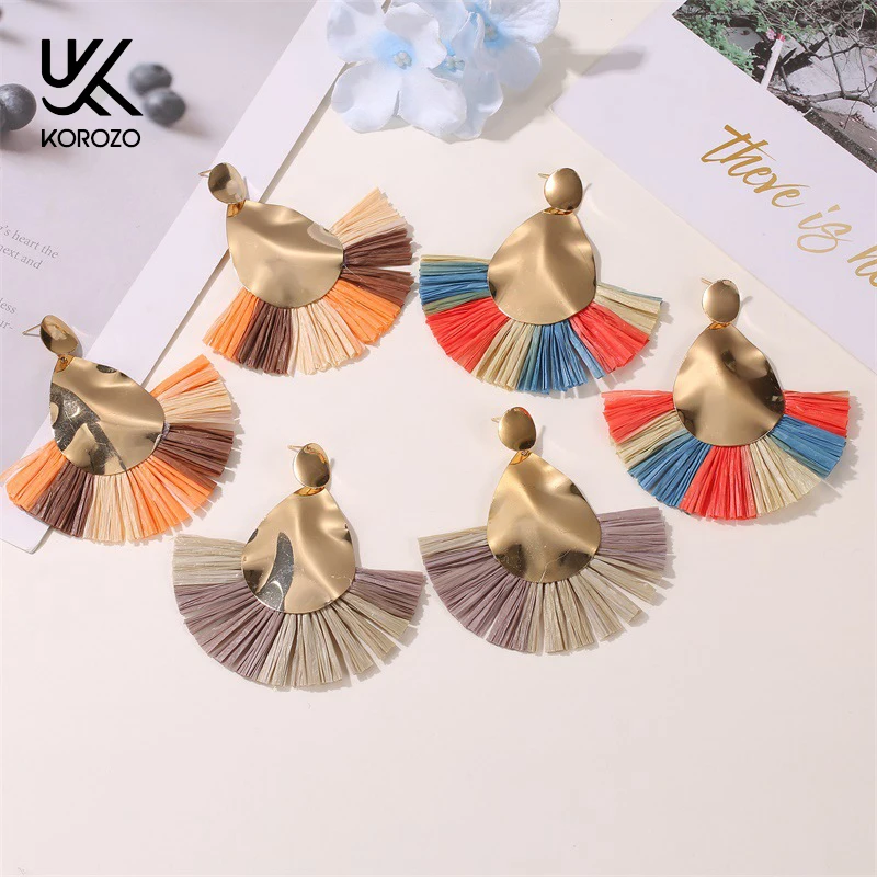 Простые красочные серьги с кисточками в богемном стиле эффектные женские виде