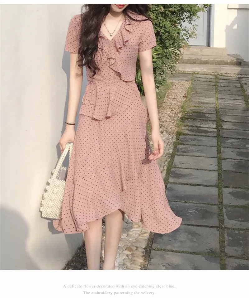 Женское винтажное платье миди в горошек розовое с запахом V-образным вырезом