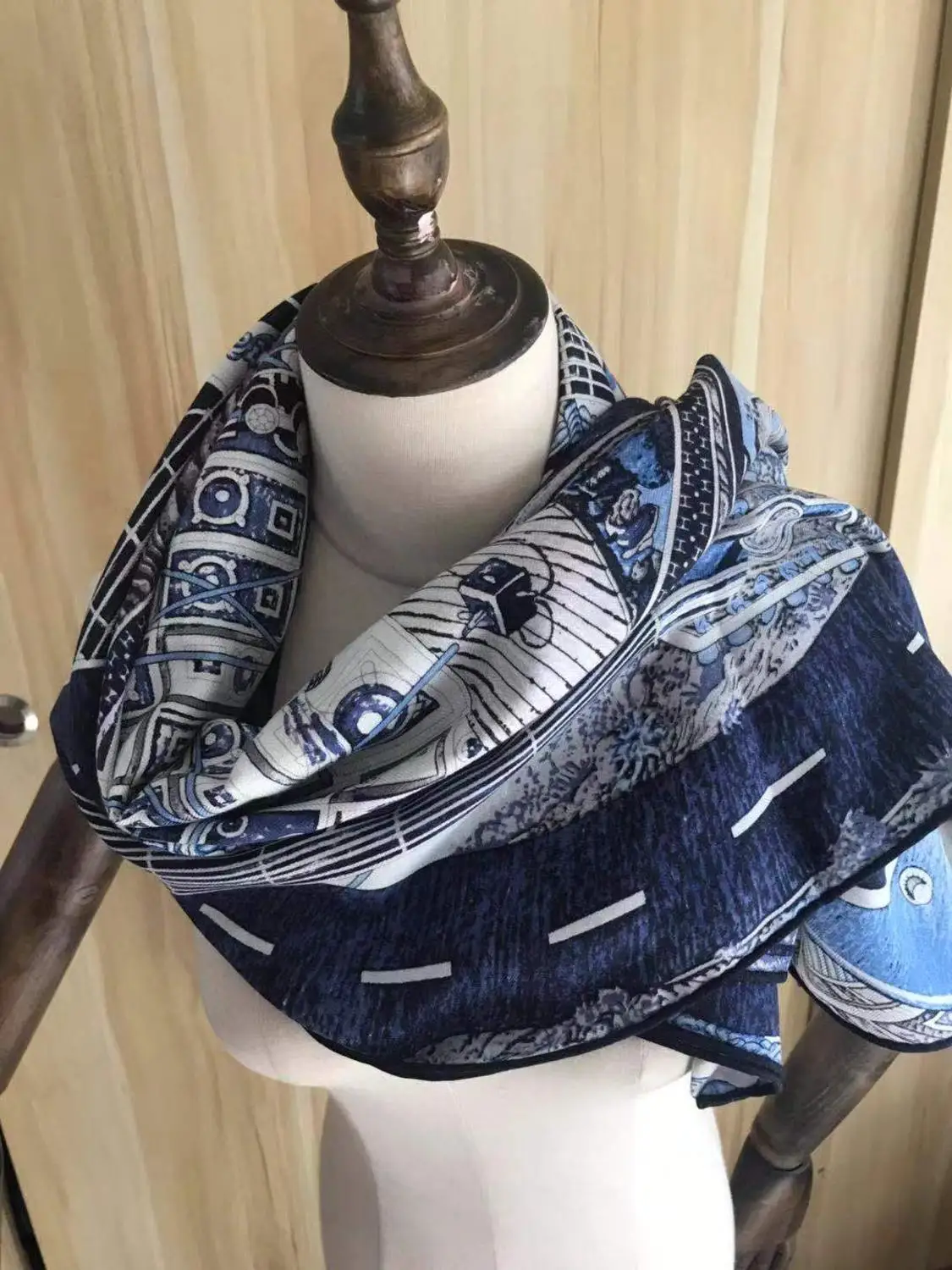 

2020 new arrival autumn winter classic blue design 140*140 cm scarf 65% cashmere 35% silk scarf wrap for women lady girl