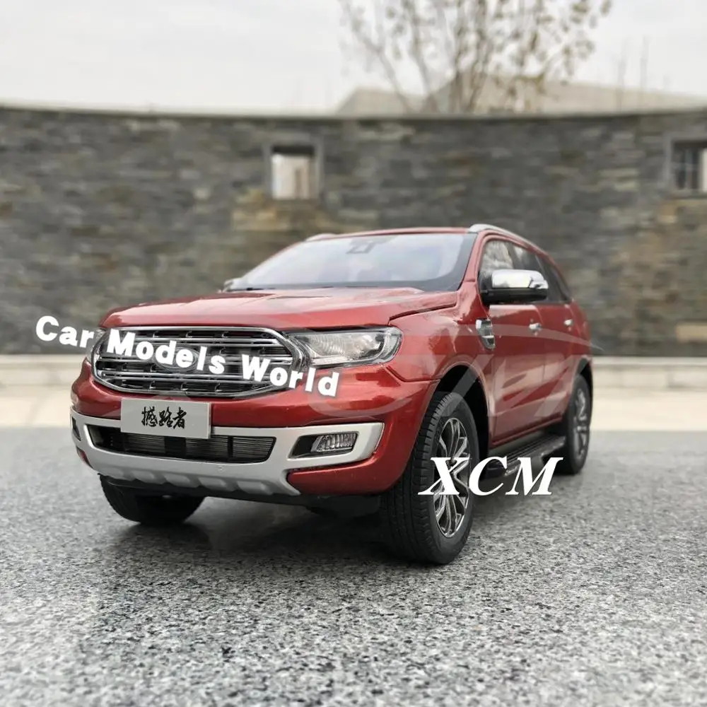 Литая модель автомобиля для New Everest титановый внедорожник 1:18(красный)+ маленький подарок