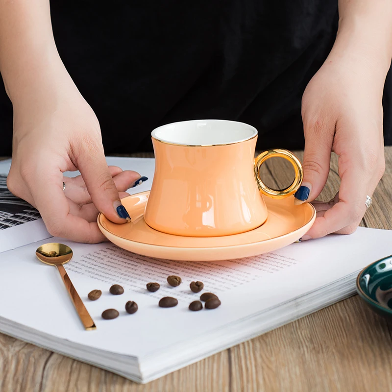 Европейский Креативный набор керамических кофейных чашек для пары креативная