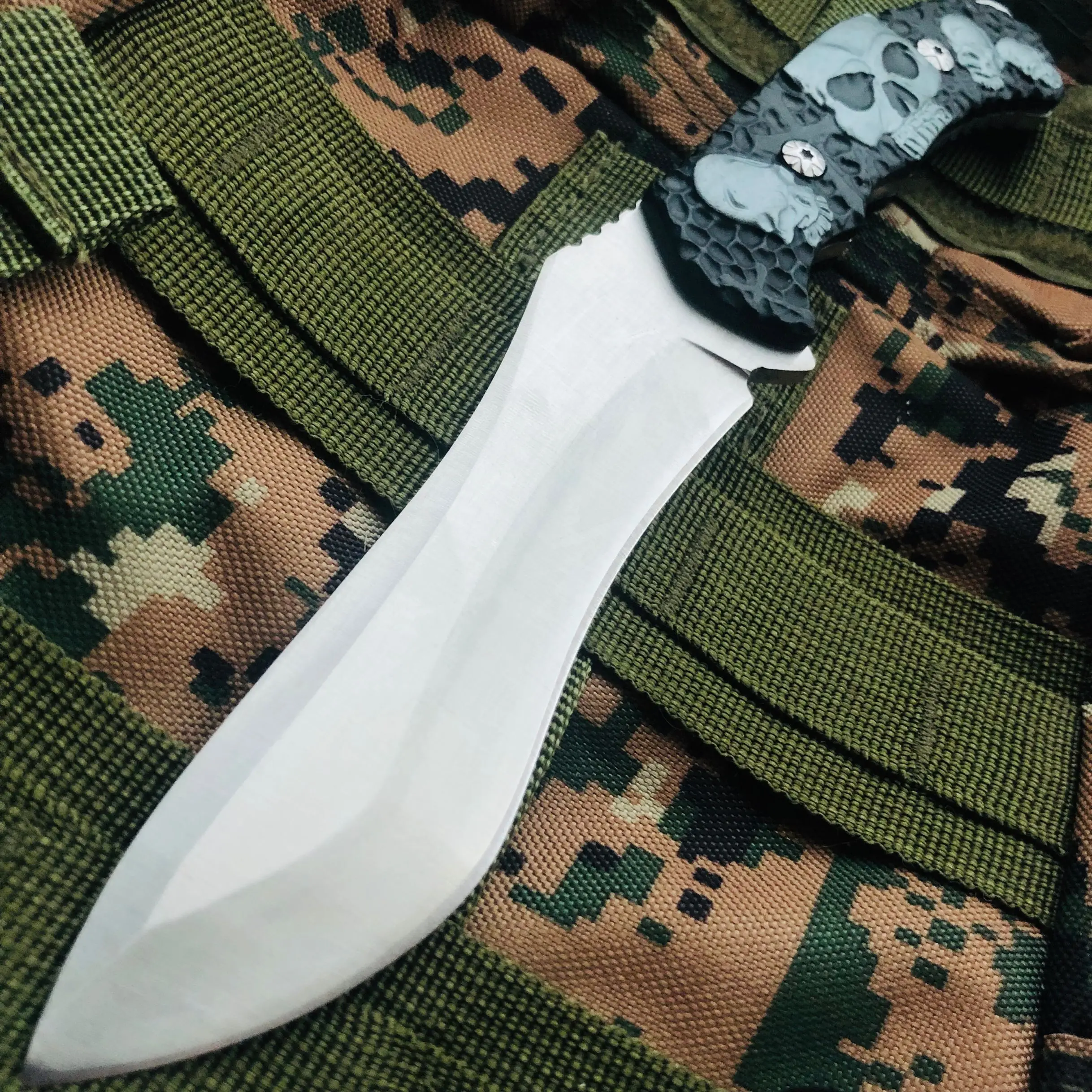 Тактический нож Bowie полностью стальной с черепом Походный для выживания на