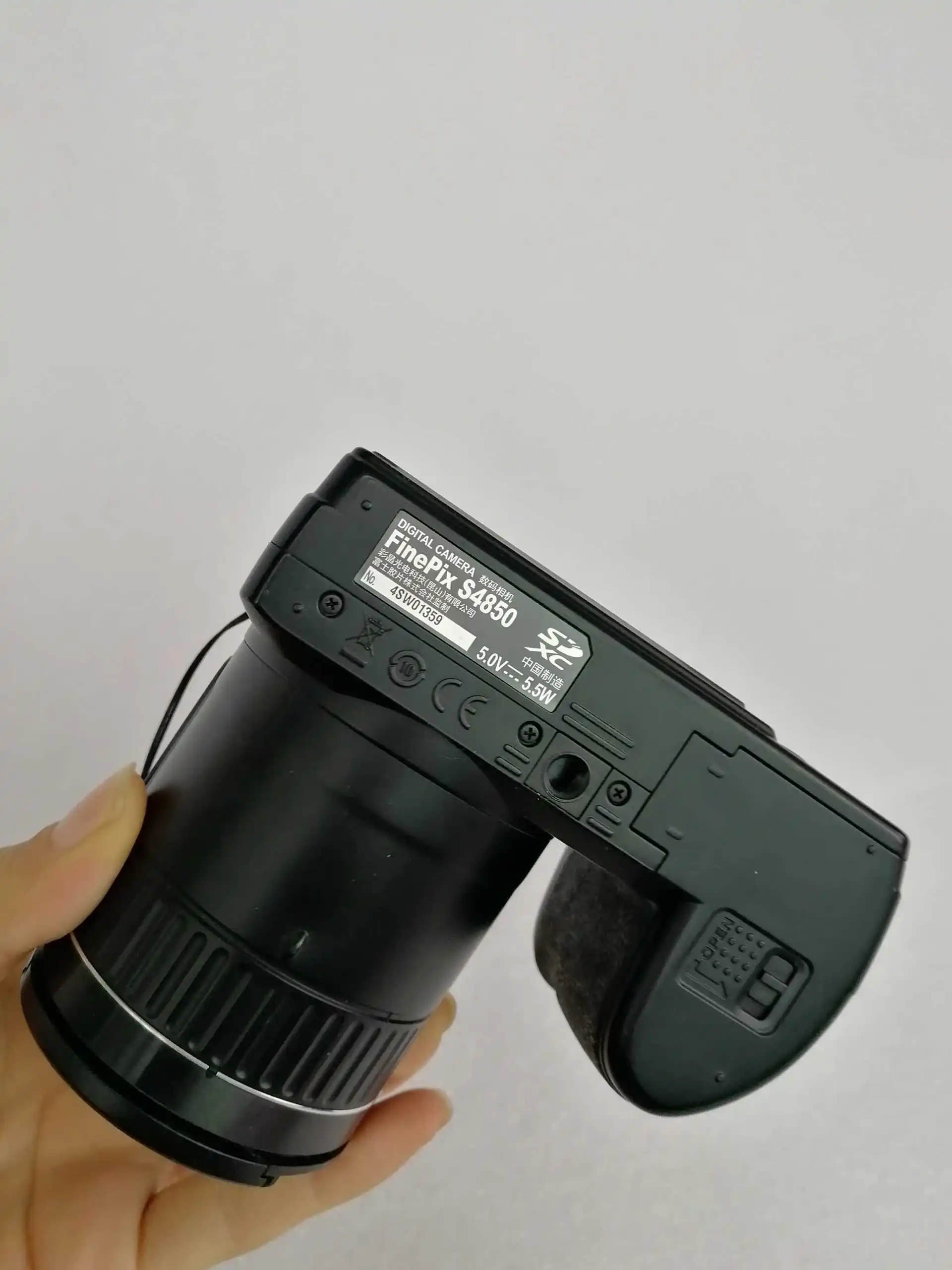 Подержанная цифровая камера Fujifilm FinePix S4850 черная 16 Мп с 30-кратным оптическим зумом