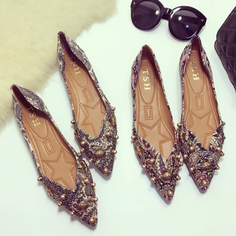 Балетки женские с большими заклепками и принтом блестящие мокасины на плоской