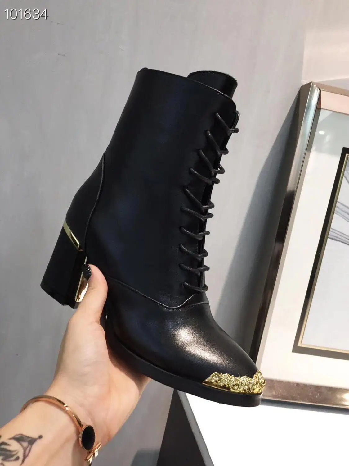 Женские ботинки из натуральной воловьей кожи на высоком каблуке со шнуровкой