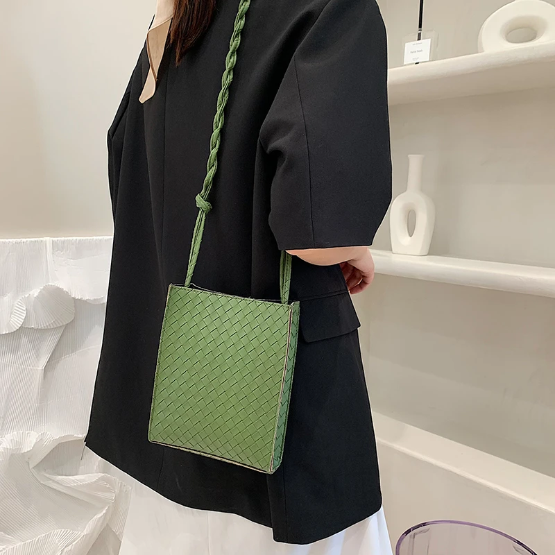 Маленькая квадратная сумка на плечо для девушек кожаный плетеный мешок через