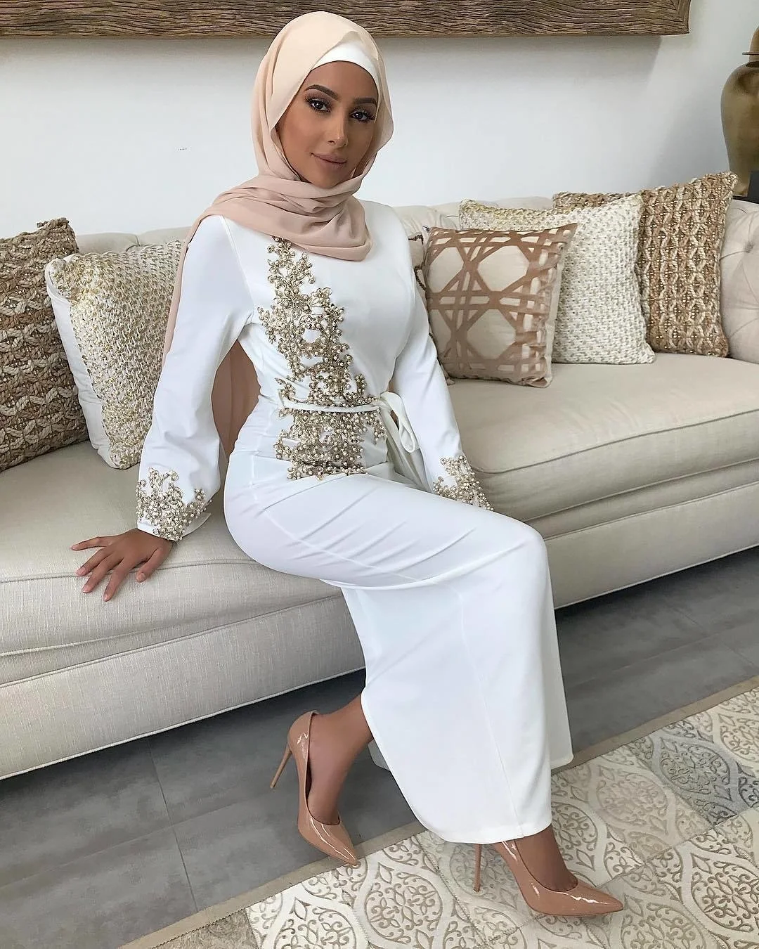 

Dubai Muslim women's clothing, Islamic cafe, Indian clothing, Muslims, 2020