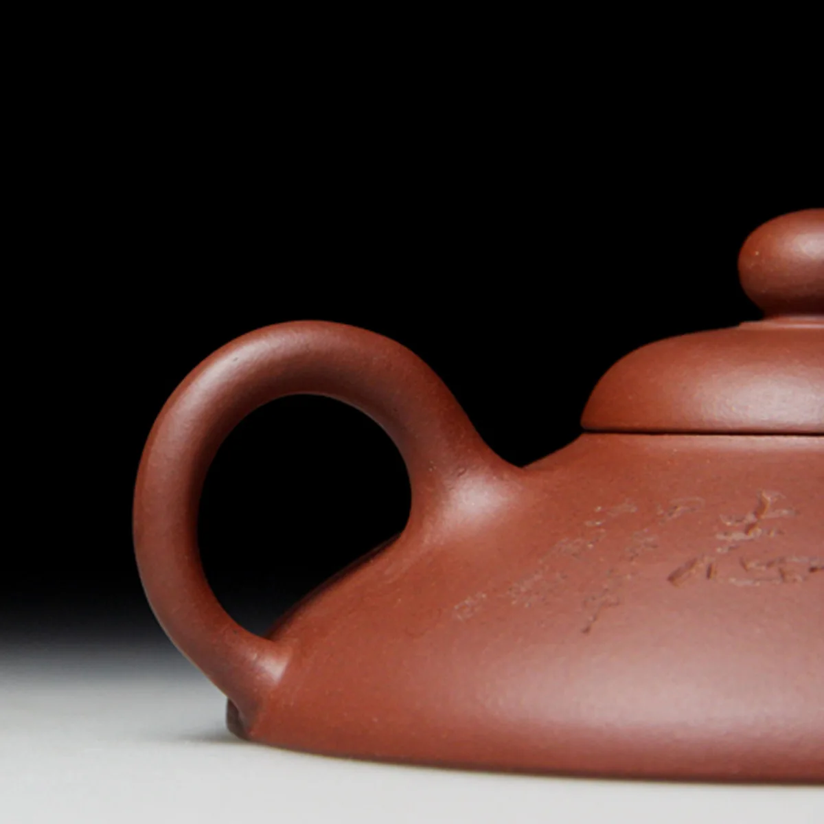

AUTHENTIC YIXING TEAPOT FAMOUS HANDMADE TEAPOT OLD HALF POT OF PURPLE CLAY ORE CRAFTS WHOLESALE AND RETAIL 338
