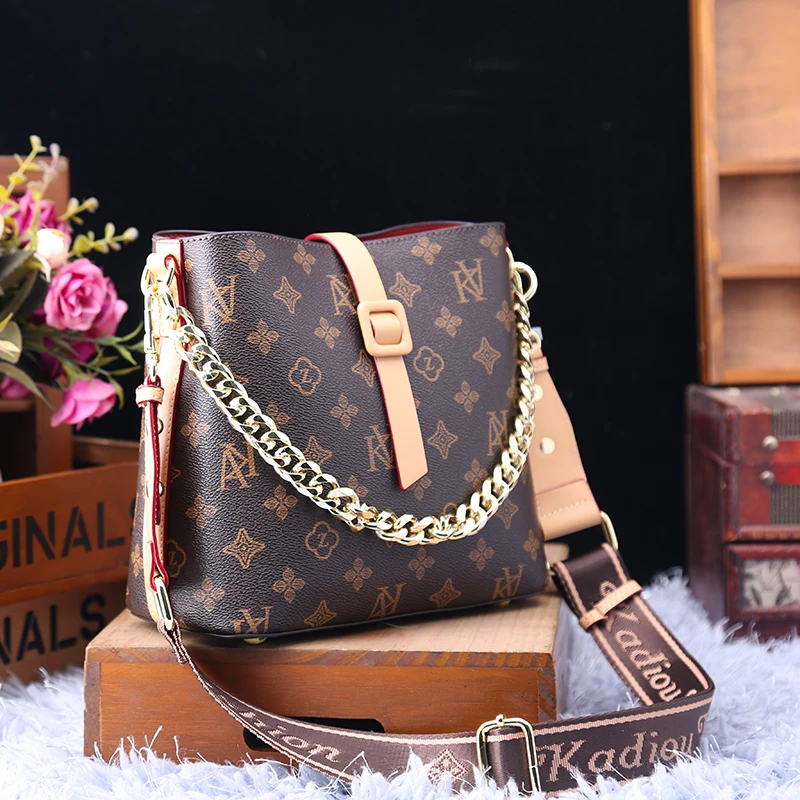 

Real Cowhide 2021 New Fashion Chain Wide Shoulder Strap One-shoulder Messenger Bag Purses and Handbags Luxury Designer Sac Luxe