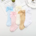 Носки для новорожденных девочек, летние хлопковые колготки для младенцев, гольфы до колена для младенцев, носки с бантами и помпонами, детские чулки